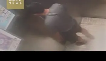 Impactante: Un ascensor cae desde el piso 30 con un hombre a bordo (VIDEO)