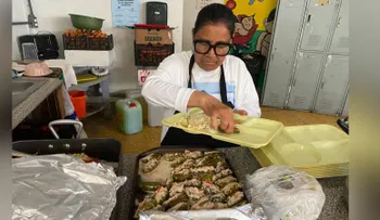 Deportada tras dos décadas en EE.UU., Esther Morales cocina cada semana para migrantes en Tijuana