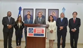 Ministro Andrés Navarro designa 18 directores regionales con méritos profesionales