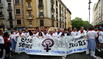 Los San Fermines dicen no a las agresiones sexistas: "En Pamplona, quien la hace la paga"