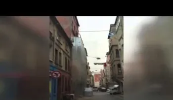 Un edificio de 5 pisos se derrumba en segundos (VIDEO)