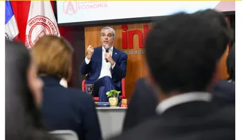 Abinader explica alza de combustibles por crisis internacional e impuestos