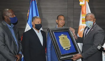 Codia reconoce a Deligne Ascención por sus aportes al sector de la construcción