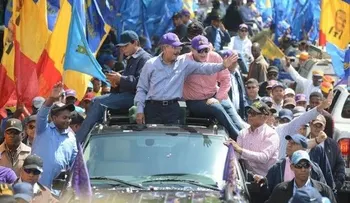 Danilo Medina realiza recorrido por tres provincias del Cibao