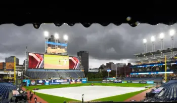 Lluvia obliga a posponer el cuarto juego de la Serie de Campeonato de la Liga Americana