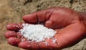 Lavarte las manos con agua de sal el 1er domingo de cada mes para atraer dinero y lograr bienestar