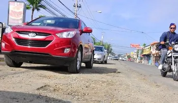Choferes reclaman reparar vías de Santiago