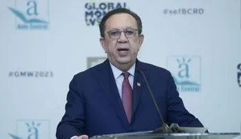 Valdez Albizu anuncia circulación Guía sobre habilidades económicas y financieras, en Semana Económica y Financiera