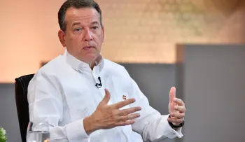 Abinader designa a Ito Bisonó nuevo canciller y realiza otros cambios