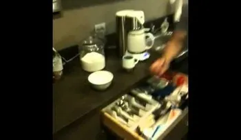 Por qué nunca debe calentar un huevo duro en un microondas