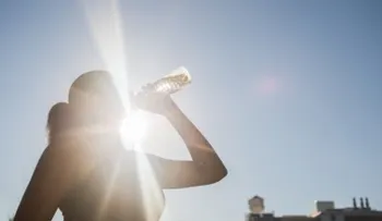Recomiendan medidas de salud ante temperaturas extremadamente calurosas; muchos líquidos, ropas ligeras y no exponerse al sol