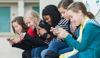 Niños menores de 12 años que usan celulares son más agresivos, obesos y tienen dificultad de aprendizaje