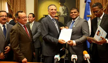 Gobierno entrega RD$41 MM para proyecto de La Vega 