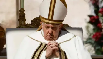 Salud del papa "estable"; envió mensaje desde  el hospital