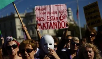 Miles marchan en Madrid contra la violencia doméstica