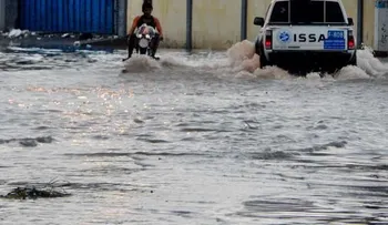COE mantiene 12 provincias en alerta por onda tropical