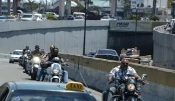 ¿A quién le creo?: Va o no va, medida prohíbe dos andar en un motor (VIDEO)