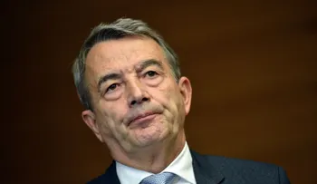 Renuncia Wolfgang Niersbach, presidente de la Federación Alemana de Fútbol, por presuntos sobornos en caso FIFA