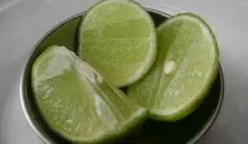 ¿El agua con limón ayuda a perder peso? 