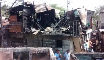 15 viviendas destruida por fuego en Santiago