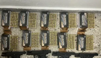 Ocupan pistolas y municiones enviadas en caja desde el exterior, camufladas con artículos de primera necesidad