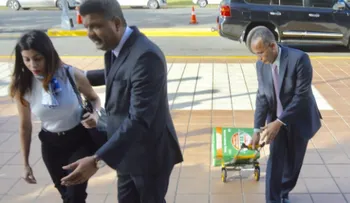 Abogado de Marcelo Hofke lleva documentos a la Procuraduría