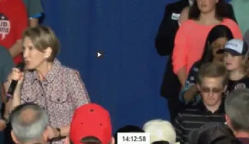La vicepresidente de Ted Cruz se cayó del escenario