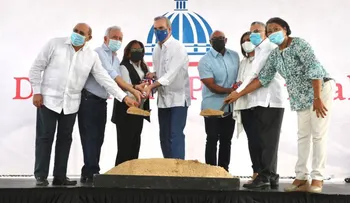 Presidente Abinader inicia construcción de Multiuso y 11 destacamentos policiales en SDE
