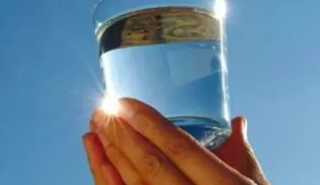 "Beba agua y alimente la paz"