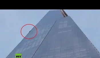 Hombre escala el edificio más alto de Europa occidental; la Policía lo puso a salvo y no lo arrestó