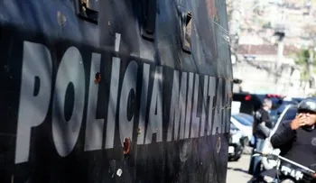 Hombres atacan tiros una estación policial en Río de Janeiro