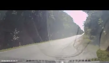 Golpea a un auto por detrás y cuando quería escapar le pasó esto