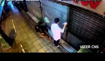 Un mendigo y un comerciante protagonizan una historia que hace llorar (VIDEO)