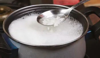 El agua de arroz lleno de propiedades para la piel