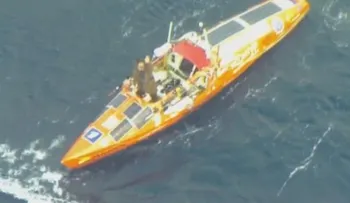 En 141 días de travesía, ruso logra llegar a aguas chilenas en su kayak desde Nueva Zelanda