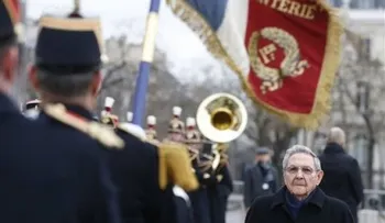 Raúl Castro visita a Francia en viaje histórico