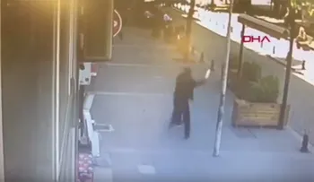 Hombre golpea a su ex-esposa a plena luz del día: un héroe desconocido entra en acción