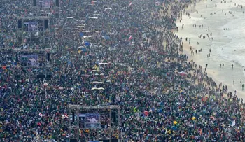 Brasil: Multitud amanece en la playa de Copacabana para recibir al papa