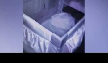 Querían saber por qué lloraba su bebé y lo que graban es espeluznante
