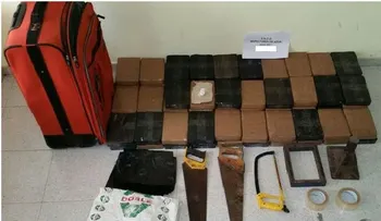 La DNCC atrapa dos hombres con 92 paquetes de droga en Azua            