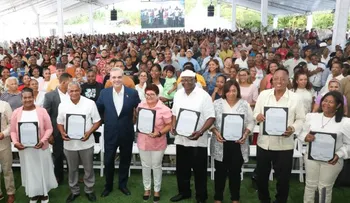 Presidente Abinader entrega 2,100 títulos de propiedad en La Guáyiga, Pedro Brand