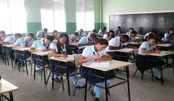 Pruebas Extraordinarias de Octavo Grado se desarrollan con masiva asistencia y en orden