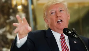 Trump dice, de nuevo, que "ambos lados" son culpables de la violencia en Charlottesville