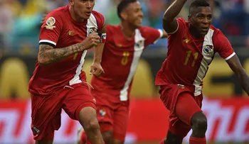 Panamá derrota a Bolivia con doblete de Blas Pérez