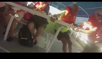 Graba mientras se hunde el barco (VIDEO)