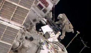 Astronautas ponen en órbita satélite peruano 