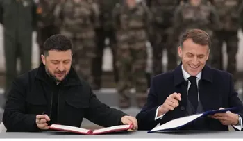 Zelenski acuerda con Francia la compra de 100 aviones Rafale
