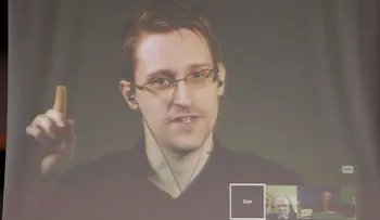 Snowden: EE.UU. bombardea los túneles en Afganistán, construidos con su propio dinero