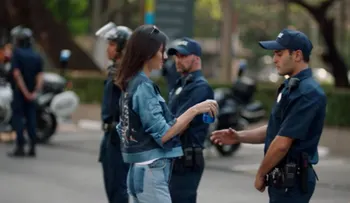 El anuncio de Kendall Jenner y Pepsi enfureció a las redes y a los activistas