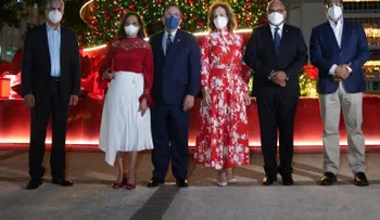 El Banco Central enciende su árbol de Navidad